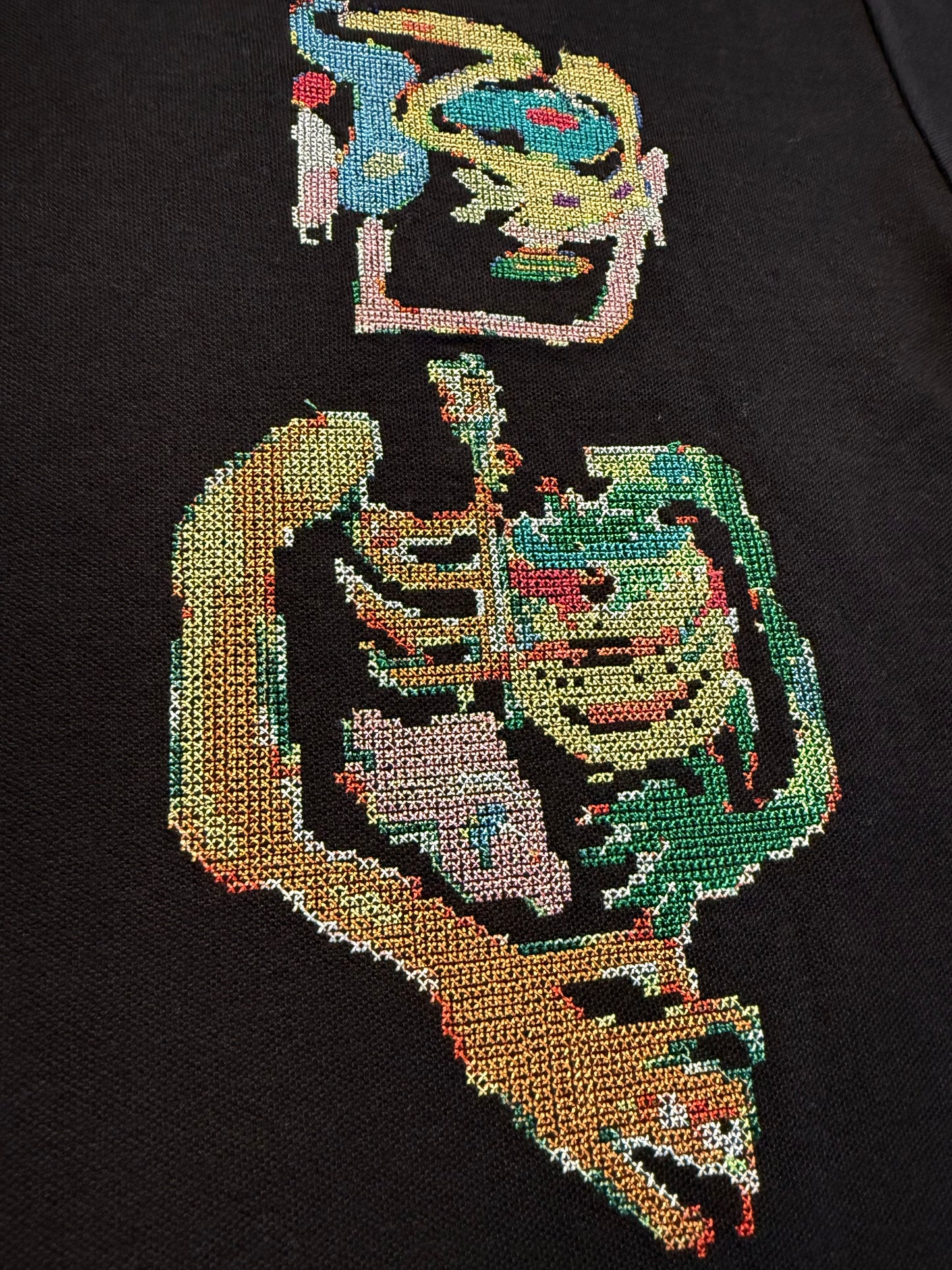 É Abstract Figure Shirt